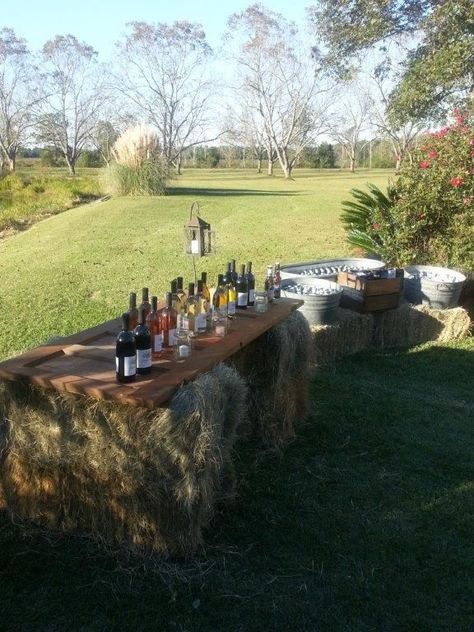 Hay Bale Bar, Haybale Seating Party, Straw Bales Wedding Seating, Hay Bale Slide, Hay Bale Ceremony Seating, Hay Bales, Relaxing Outdoors, Old Door, Outdoor Party