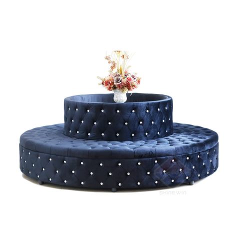 PRICES MAY VARY. Turfted sofa Color can be customised on demands sizes are 60" and 71" diameter on demands Bar Lounge Room, Weird Furniture, Club Furniture, Club Restaurant, Glam Living Room, Round Sofa, Living Room Sofa Design, Tufted Sofa, Sofa Colors