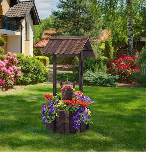 Wishing well with some beautiful flowers and green grass Wishing Well Garden, Wooden Wishing Well, Wishing Wells, Shadow Plants, Planting Hydrangeas, Outdoor Garden Decor, Shade Plants, Wishing Well, Small Plants