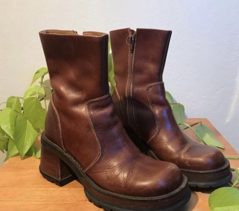 Georgia Boots Women Outfit, Vintage Boots Aesthetic, 90s Leather Boots, Vintage Chunky Boots, Cute Brown Boots, Brown Boots Aesthetic, Brown Chunky Boots, Chunky Brown Boots, 80s Boots