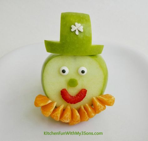 St. Patrick’s Day Snack Crafts for Kids St Patrick Day Snacks, St Patricks Day Food, Food Sculpture, Fruit Snack, Kids Treat, Kitchen Fun, Cute Snacks, Fun Kids Food, Fruit Snacks