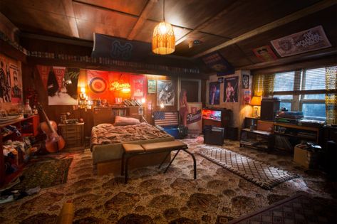 Inside Ash’s Bedroom – Fanboy Planet Evil Dead Wallpaper, Bedroom 90s, Ash Evil Dead, Dead Wallpaper, Childhood Bedroom, Ash Vs Evil Dead, Movie Merchandise, Hangout Room, Interior Design Images