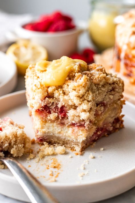 This soft and tender raspberry lemon coffee cake is bursting with juicy raspberries and has ripples of creamy dairy free lemon vanilla cream cheese and lemon curd throughout! No eggs and no dairy needed- shhh, it's vegan!! Lemon Raspberry Coffee Cake, Raspberry Coffee Cake, Lemon Coffee Cake, Sugar Free Vegan Desserts, Berry Cake Recipe, Banana Diaries, Gluten Free Vegan Recipes Desserts, Raspberry Coffee Cakes, Vegan Dessert Bars