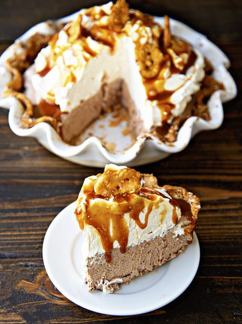 Chocolate Caramel Pretzel Pie - Sweet ReciPEAs Pretzel Pie Crust, Heavenly Dessert Recipe, Caramel Whipped Cream, Pretzel Pie, Cinnamon Sugar Pretzels, Yummy Pie Recipes, Chocolate Caramel Pretzels, Caramel Pie, Just Pies