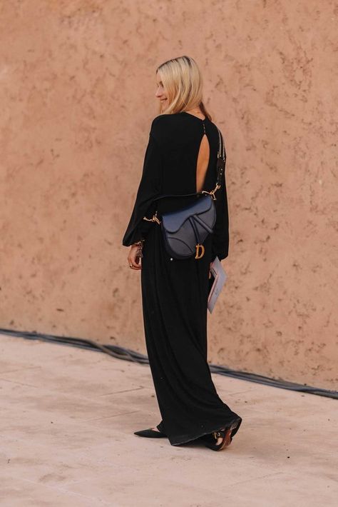 Medium or Mini Dior Saddle Bag? - PurseForum Dior Saddle Bag Outfit, Dior Bag Outfit, Black Saddle Bag, Jeanne Damas, Bag Outfit, Dior Saddle, Pinterest Outfits, Pinterest Fashion, Chic Outfit