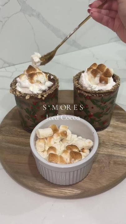 Sooo good 🍫 Add some coffee or Baileys for extra goodness 👀🤌🏽 •• ... | smores | TikTok Iced Cocoa, Christmas Hot Cocoa Bar, Iced Hot Chocolate, Christmas Hot Chocolate Bar, Christmas Drinks Recipes, Christmas Hot Cocoa, Cocoa Drink, Cocoa Coffee, Christmas Hot Chocolate