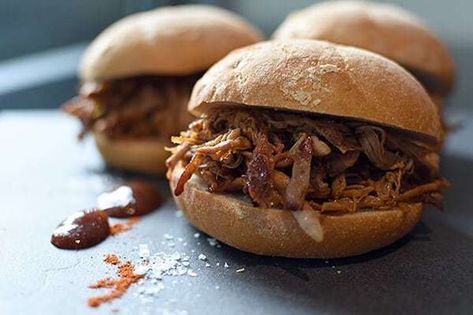 Weber Q Recipes, Weber Grill Recipes, Weber Recipes, Easy Pulled Pork Recipe, Easy Pulled Pork, Slow Cooked Pulled Pork, Weber Bbq, Pulled Pork Recipes, Pork Sandwich