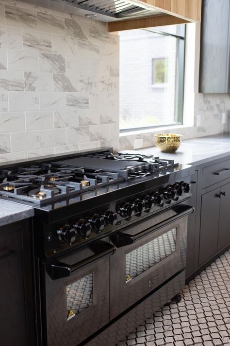 A true statement piece! The ZLINE Black Stainless Steel Range is sure to impress.🖤 📸 via Instagram: @ crabtreehomes @ zlinekitchen⁠ ⁠ Tap to explore black stainless steel ranges! #blackstainless #blackandwhitekitchen #kitchenappliances #darkkitchen Zline Range, Black Stainless Steel Kitchen, Stainless Steel Kitchen Appliances, Black Range, Microwave Drawer, Induction Range, Stainless Steel Range, Dual Fuel Ranges, Sleek Kitchen