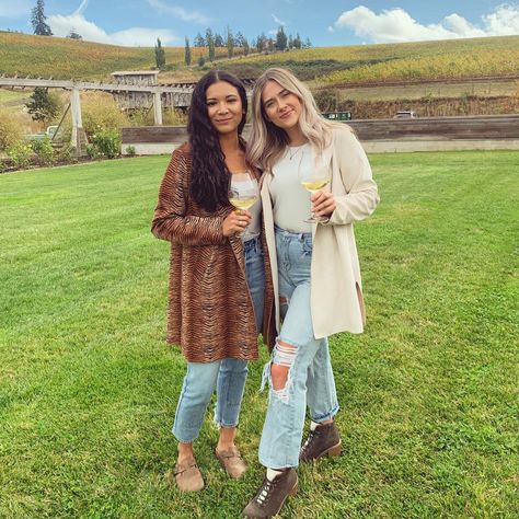 Spring Winery Outfit Wine Tasting, Winery Date Outfit, Winery Outfit Winter Wine Tasting, What To Wear To A Winery, Vineyard Outfits Fall, Winery Outfit Spring, Napa Valley Outfit, Vineyard Outfit, Winery Outfit