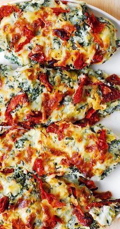 Chicken Florentine Bake on a plate Chicken Spinach Bake, Sundried Tomato Chicken, Spinach Bake, Stuffed Chicken Breast Spinach, Spinach Artichoke Chicken, Chicken Florentine, Bake Chicken, Mozzarella Recipes, Artichoke Chicken