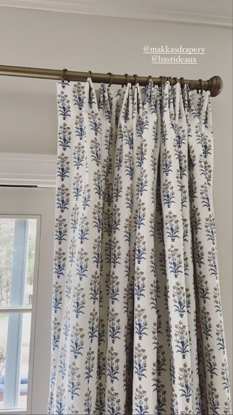 Navy Patterned Curtains, Modern Cottage Curtains, Patterned Curtains Dining Room, Cottage Style Curtains Living Room, Cottage Curtains Ideas Living Room, Vintage Bedroom Curtain Ideas, Cottage Curtains Ideas, English Curtains, Patterned Curtains Living Room