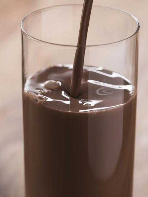 Chocolate Milk Aesthetic, Sugar Free Chocolate Milk, Choccy Milk, Black Color Hairstyles, Color Hairstyles, Pretty Drinks, Think Food, Chocolate Cups, Sugar Free Chocolate