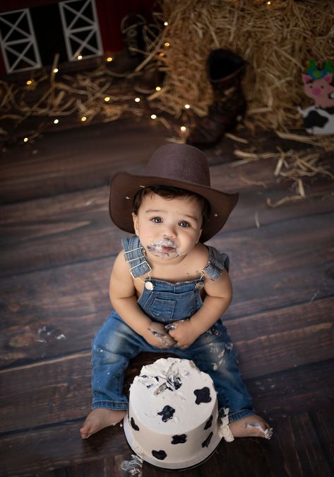 Cowboy Cake Smash Photography, Cow Theme First Birthday Pictures, Cowboy Smash Cake Pictures, Cowboy Theme Photoshoot, First Rodeo Birthday Pictures, Cow First Birthday Pictures, Cowboy One Year Photoshoot, One Year Old Cowboy Photoshoot, 1st Rodeo Photoshoot