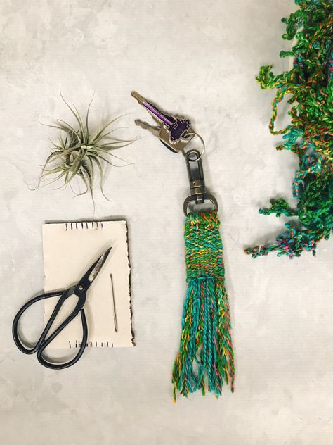 Learn to make your very own cardboard loom, and use it to make a DIY Woven Tassel Keychain! Diy Macrame Keychain, Basic Weaving, Cardboard Loom, Woven Keychain, Simple Weaving, Fancy Flamingo, Keychain Hook, Keychain Pattern, Weaving Kit