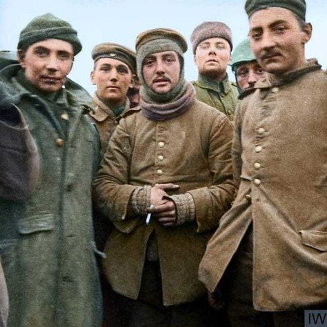 Colorized History, Christmas Truce, Ww1 German, German Soldier, Seventh Heaven, Colorized Photos, Western Front, British Soldier, Second World