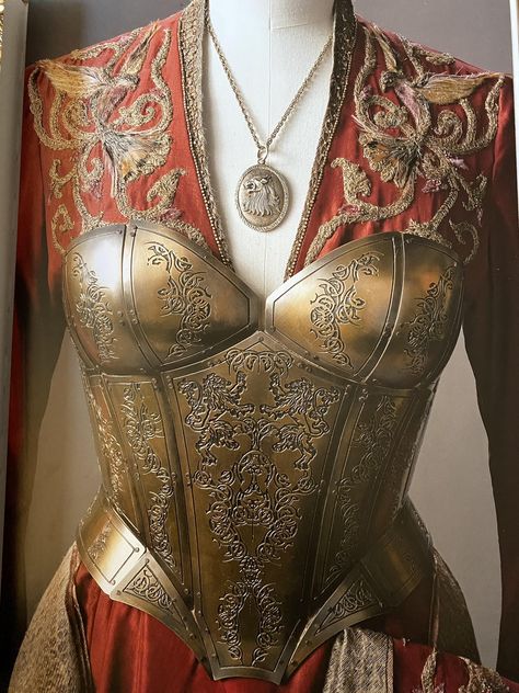 Lannister Armor, Cersei Lannister Aesthetic, Cersei Lannister Costume, Lannister Aesthetic, Armour Dress, Best Costume Ever, Game Of Thrones Costumes, Armor Dress, Female Armor