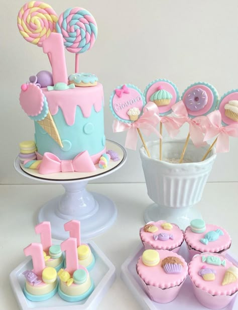 Candy Themed Cake Ideas, Candyland Cake Ideas 1st Birthdays, Candy Land Cupcakes, Candyland Party Theme, Candyland Cake, Candy Theme Birthday Party, Candy Land Birthday Party, Disney Princess Cake, Donut Birthday Parties