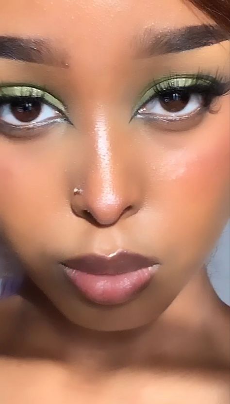 2020 Makeup, Green Makeup, Makeup For Green Eyes, Makeup Makeup, Pretty Makeup, Makeup Inspo, Green Eyes, Makeup Ideas, Sage Green