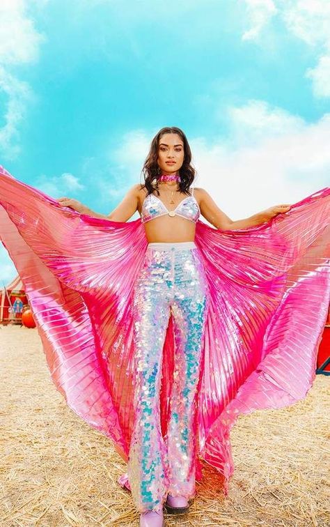 Pink Iridescent Beach Statement Wings Rave Essentials, Electro Festival Outfit, Mode Coachella, Tomorrowland Outfit, Cochella Outfits, Festival Outfit Inspiration, Festival Mode, Mode Rose, Festival Inspo