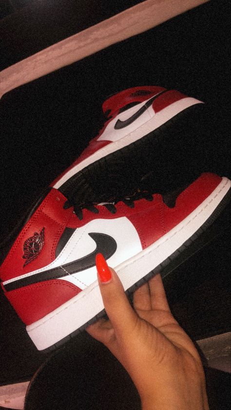 Red Jordans Aesthetic Wallpaper, Rotting Aesthetic, Air Jordan 1 Mid Chicago, Jordans Aesthetic, Red Jordans, Tenis Nike, Nike Shoes Jordans, Air Jordan 1 Mid, Air Jordan