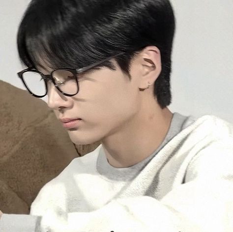 reactions, oneshots, or anything you request really :) the title says… #fanfiction #Fanfiction #amreading #books #wattpad Jay Specs, Jay With Glasses, Jay Picture, Jay Pfp, Jay Icon Enhypen, Enhypen Jay Icon, Cute Backgrounds For Iphone, Jay Icon, Enhypen Jay