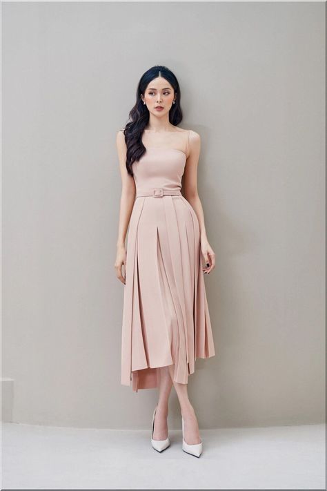 Formal Outfits For Women Parties, Black Wedding Guest Dresses, Formal Wedding Guest Dress, Nude Dress, Cocktail Wedding, Semi Formal Dresses, Formal Dresses For Women, Cocktail Party Dress, Guest Outfit