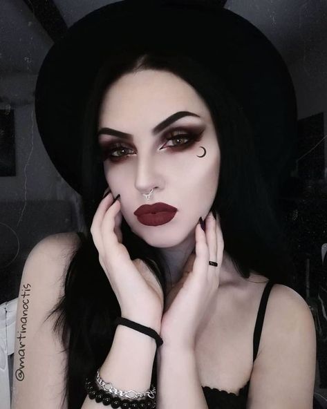 Dramatic Witch Makeup, Witchy Eye Makeup, Black Dress Costume, Makeup Witch, Dnd Sorcerer, Witchy Makeup, Local Cryptid, Goth Make Up, Jane The Killer