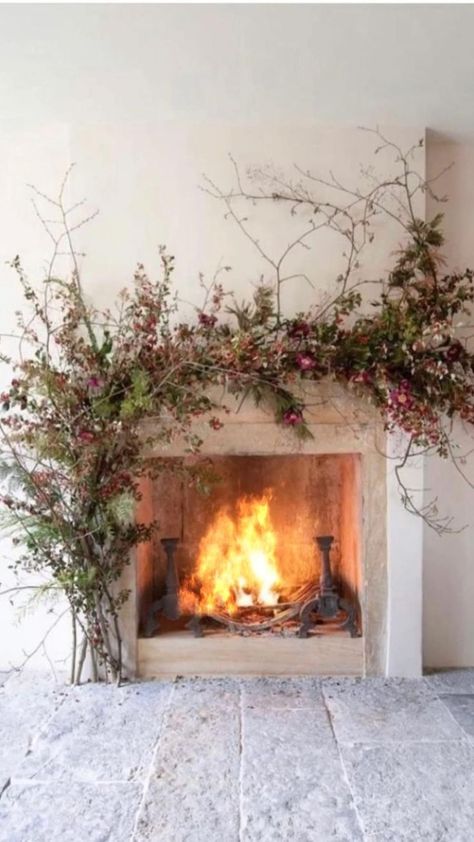 “Simplicity is about subtracting the obvious and adding the meaningful” - John Maeda 🔥 | Christmas mantels, Winter mantels, Fireplace Mantel Flowers, Winter Mantels, Mantel Design, Christmas Shoot, Holiday Garlands, Christmas Mantle, Christmas Fireplace, Clipuri Video, The Fireplace