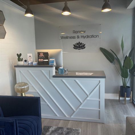 Waiting Room Design Reception Areas, Salon Waiting Area, Salon Reception Area, Chiropractic Office Design, Small Reception Desk, Waiting Room Design, Salon Reception Desk, Cash Wrap, Retail Counter