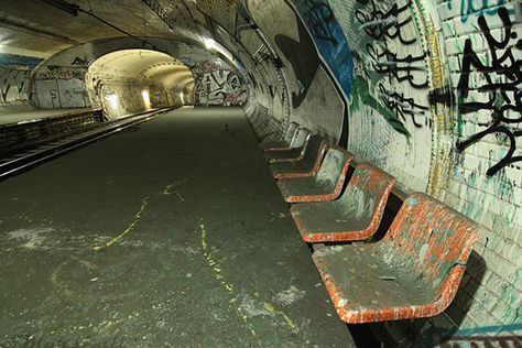 Croix Rouge Métro Station, Paris. Photos by S. Marshall. France Train, Abandoned Train Station, Eerie Places, Metro Paris, Abandoned Train, Paris Metro, Subway Station, Paris Photo, Metro Station