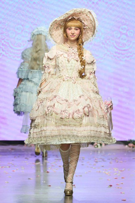 𝐝𝐞𝐧𝐢𝐬𝐚 on X: "baby the stars shine bright fw24 — SO OBSESSED!!!! it’s giving vintage haunted dolls and i’m so here for it 🎀 https://t.co/IgI5Y1pW8G" / X Fashion Design Inspiration Board, Lolita Outfits, Baby The Stars Shine Bright, Haunted Dolls, Year 3, Gold Work, Fashion Inspiration Design, Sweet Lolita, J Fashion