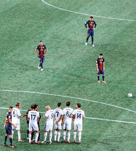 Messi Free Kick, Messi Vs Real Madrid, Cristiano Ronaldo And Messi, Lionel Messi Posters, Ab De Villiers Photo, Messi Poster, Ansu Fati, Cr7 Messi, Messi Vs