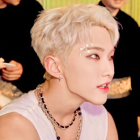 Hoshi Short Hair, Hoshi Hairstyle, Hoshi Blonde Hair, Hoshi Undercut, Tiger Hairstyle, Hoshi Blonde, Seventeen Makeup, Kang Ho Song, Hoshi Seventeen