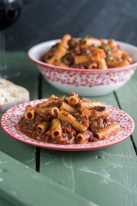 Whole wheat rigatoni is tossed in rich, flavorful eggplant and mushroom tomato sauce. Red wine and balsamic vinegar add a really nice flavor to the sauce. Eggplant Meals, Mushroom Rigatoni, Eggplant Mushroom, Mushroom Tomato, Yummy Pasta, Rigatoni Pasta, Vegan Recipes Videos, Vegan Pasta Recipes, Pasta Pot