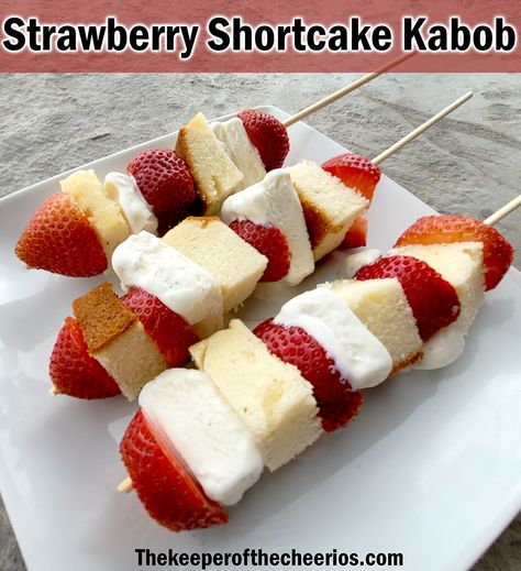 Strawberry-Shortcake-Kabob Strawberry Shortcake Kabobs, Southern Cakes, Strawberry Shortcake Dessert, Strawberry Shortcake Cupcake, Strawberry Shortcakes, Strawberry Shortcake Party, Salty Cake, Night Food, Baked Strawberries