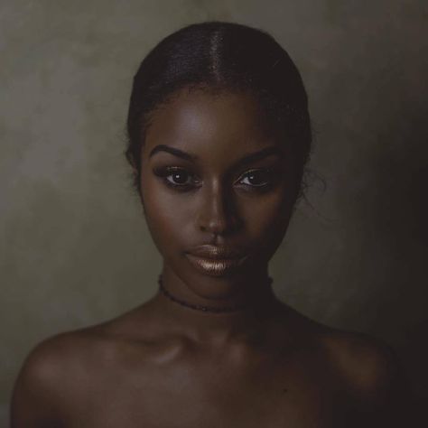 Pinterest: @ashleyaha Dark Skin Beauty, Beauty Portrait, Dark Skin Women, African Beauty, 영감을 주는 캐릭터, Dark Beauty, 인물 사진, Brown Skin, Black Is Beautiful