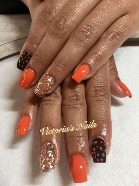 White Nails Autumn, Cleveland Browns Nails, Autumn Nails Colors Orange, Autumn Orange Nails, Autumn Nails Orange, Osu Nails, Novemember Nails, Fall Orange Nails, October Nails Fall Colors