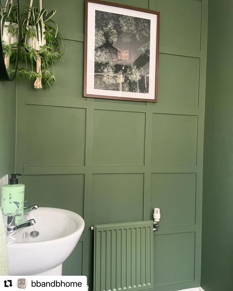 Now we shouldn't have favourites... but this is one of our favourite shaker panelling collaborations because LOOK AT THIS BATHROOM! 😍 Brittani at @bbandbhome has done a fabulous job using our full-height shaker panelling kit to create an accent wall in her bathroom and drenching all the walls in All Green paint. 💚 Bathroom Shaker, Shaker Panelling, Her Bathroom, Green Paint, Bathroom Wall, Accent Wall, Paint, Wall, Green