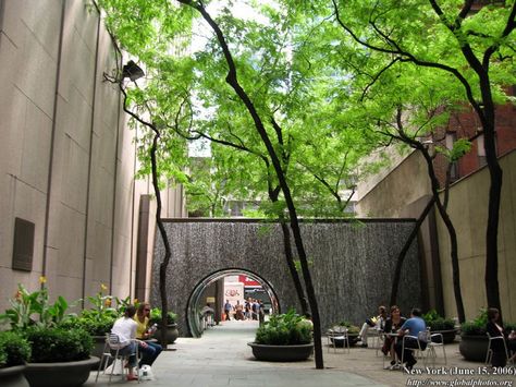 Your city's pocket parks - SkyscraperCity Urban Courtyards, Monument Park, Landscape Stairs, Pocket Garden, Pocket Park, Public Space Design, Internal Courtyard, Urban Park, Parking Design