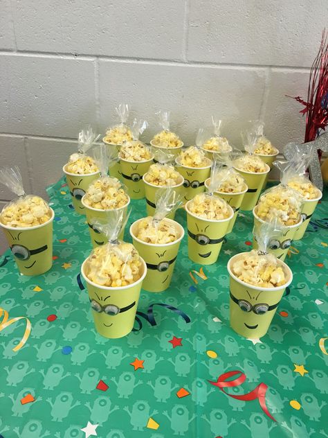 Minion Popcorn, Popcorn Cups, Minions Birthday, Minions Party, Minion Movie, Minion Birthday Party, Movie Decor, Preschool Snacks, Pudding Cups