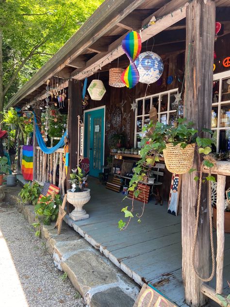 Small Shop Aesthetic, Farm Cafe, Hippie Shop, Barns Sheds, Estilo Hippie, Back Gardens, Vintage Couture, Crystal Shop, Shop Interior