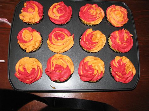 Red and Orange Cupcakes by Cake Fiction by Mel, via Flickr Grad 2023, Orange Icing, Swirl Cupcakes, Hawaiian Party Theme, Orange Cupcakes, Pretty Dessert, Hawaiian Party, Colour Combo, My Son Birthday