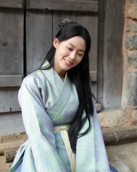 Korean Dynasty, Goryeo Dynasty, Ancient Korea, Law Of The Jungle, Kim Seol Hyun, Drama Tv Shows, Korean Bands, Korean Entertainment, Brown Hair Colors