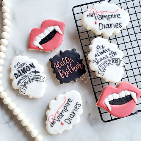 Vampire Diaries Themed Bachelorette Party, Vampire Diaries Cookies Decorated, Vampire Diaries Cookies, Vampire Diaries Party Ideas, Vampire Diaries Bachelorette Party, Tvd Party, Twilight Cookies, Tvd Party Ideas, Vampire Diaries Themed Birthday Party