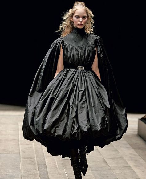 Phoebe Meador Photography (@nightshadebyphoebe) • Instagram photos and videos Black Taffeta Dress, Alexander Mcqueen Designs, Red Rose Dress, Alexander Mcqueen Dresses, Taffeta Dress, Necklines For Dresses, Fashion Lookbook, Dark Fashion, Style Icon