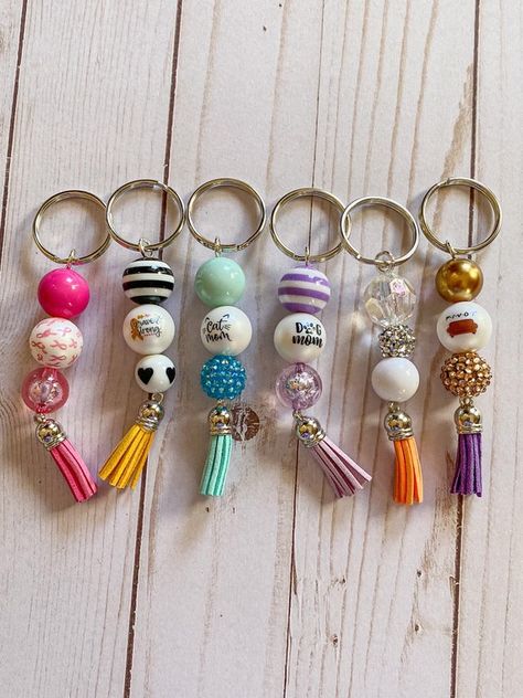 Bubble Gum Beads Keychain, Bubblegum Bead Pens Diy, Bubble Gum Bead Keychain Diy, Bubblegum Beads Keychain, Bubble Gum Bead Ideas, Bubblegum Bead Crafts, Wristlets Diy, Xmas Crafts Kids, Beaded Gifts