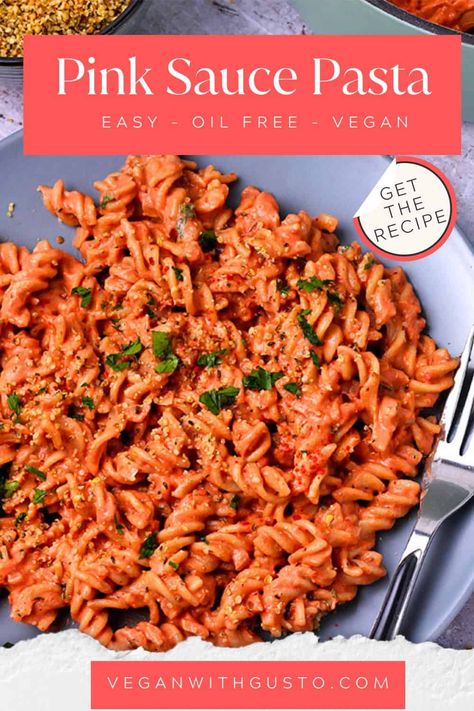 Make creamy vegan pink sauce pasta in 30 minutes with this easy recipe. This vegan version of pink sauce combines tomato sauce, cashew cream and spices for a plant-based rose (Parma rose) sauce perfect for your favorite pasta, spaghetti, tortellini, and it’s great with rice and veggies too. Spaghetti Tortellini, Pink Sauce Pasta, Rose Pasta, Vegan Pasta Sauce, Rice And Veggies, Italian Diet, Pink Sauce, Cashew Sauce, Fresh Tomato Recipes