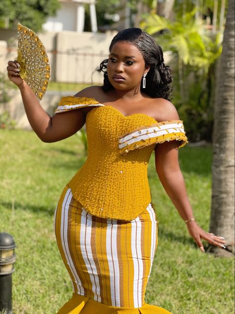 Kente For Engagement, Traditional Wedding African, Kente Styles For Engagement, Kinds Of Dress, Lace Dress Classy, African Bridal Dress, Kids Dress Collection, Kente Dress, Traditional African Clothing