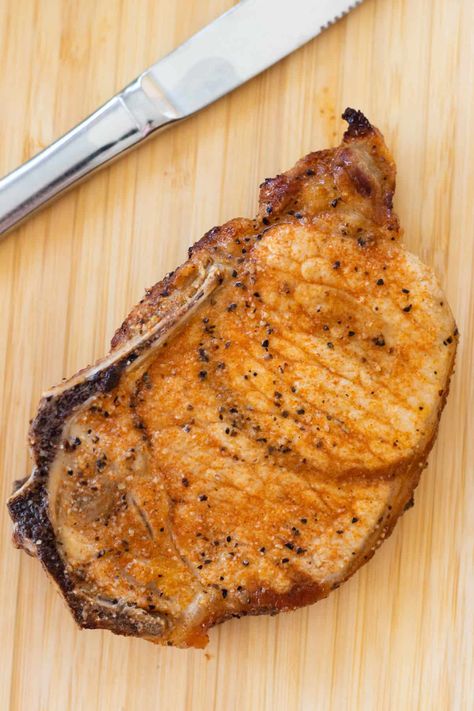 Looking for a quick and easy weeknight meal that's packed with flavor? Look no further than these juicy, tender Air Fryer Bone In Pork Chops! Best of all, this recipe requires just a handful of ingredients and is done in 25 minutes or less. Pork Chop Air Fryer Recipes, Best Pork Chop Recipe, Bone In Pork Chops, Canadian Dishes, Low Carb Pork, Homemade Hamburgers, Crispy Pork, Air Fryer Dinner Recipes, Chops Recipe