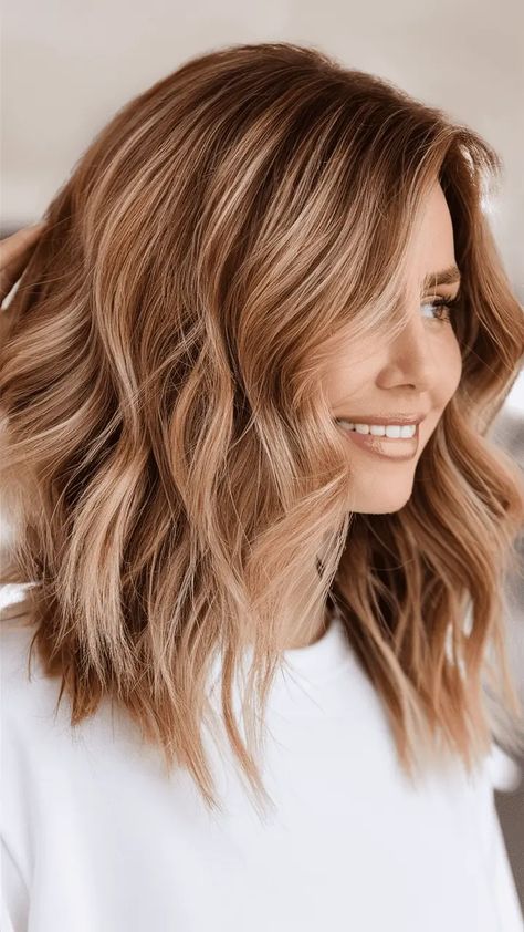 54 Stunning Summer Strawberry Blonde Hair Ideas to Transform Your Look Strawberry Blonde Bayalage, Subtle Strawberry Blonde, Strawberry Blonde Hair Ideas, Strawberry Blonde Bob, Vibrant Hair Color, Strawberry Blond, Blonde Balayage Bob, Strawberry Blonde Highlights, Blonde Hair Ideas